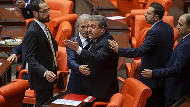Destici, kendisine söz vermeyen HDP'li Sancar'a sert çıktı: Kobani'de yaptığınız hainliği burada da yapıyorsunuz