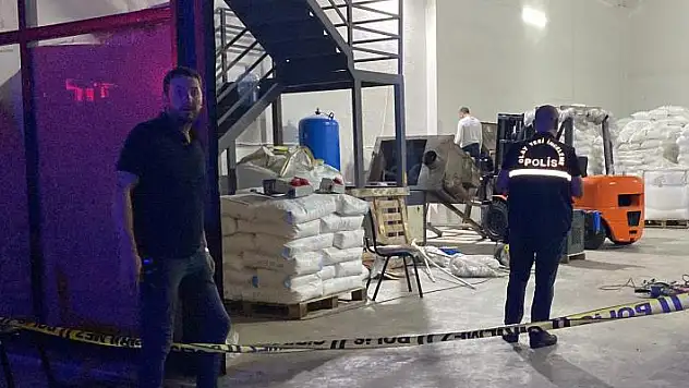 Deterjan imalathanesinde feci olay: Karıştırıcı mikserin altında kaldı
