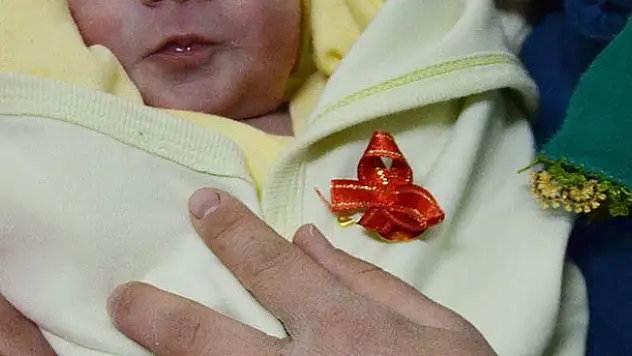 Devlet 2,5 milyon bebeğe 4 milyon 'çeyrek' taktı