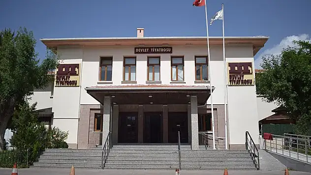 Devlet Tiyatroları perdesini açıyor