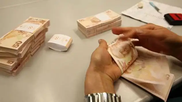 Devletten gençlere 75 TL cep harçlığı