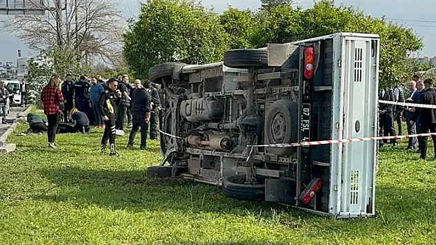 Devrilen kamyonetteki infaz koruma memuru yaşamını yitirdi
