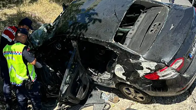 Devrilen otomobilde bulunan 3 kişi öldü, 1 ağır yaralı
