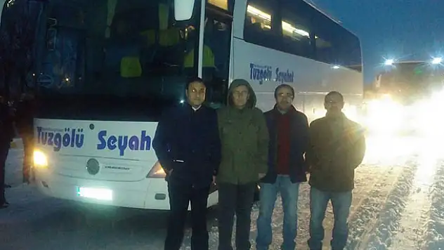 Devrilen tır Ankara-Konya yolunu ulaşıma kapattı