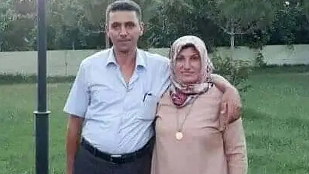 Devrilen traktörün altında kalan çift öldü, 2 çocukları yaralandı

