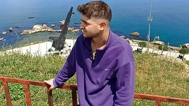 Devrilen traktörün altında kalan genç hayatını kaybetti