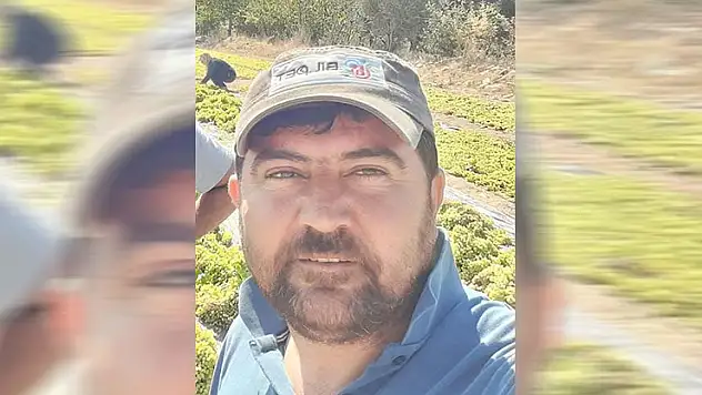 Devrilen traktörünün altında hayatını kaybetti