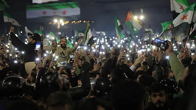 Devrimin birinci yılında Suriye'de istikrar ve meşruiyet inşası