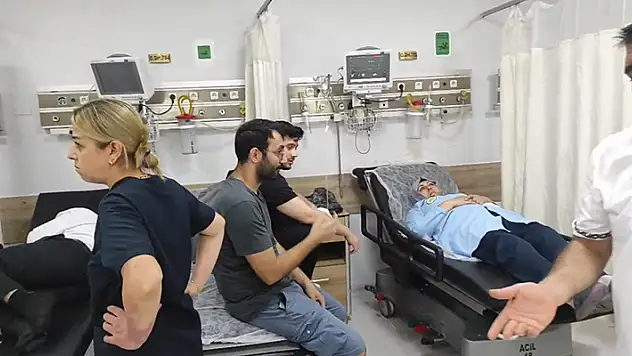 Dicle Üniversitesi Hastanesinde personel ve refakatçi 55 kişi yemekten zehirlendi
