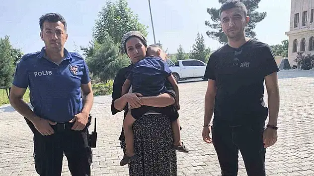 Dicle'de kayıp çocuk, polis tarafından bulunarak ailesine teslim edildi