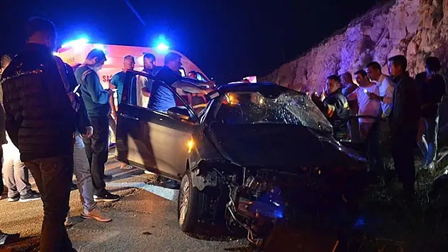 Didim'de, yolcu otobüsüyle çarpışan otomobilde ölen 4 kişi dünürmüş
