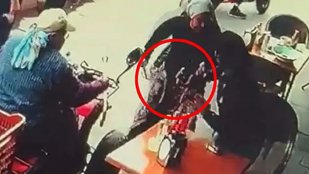 Dilenci, kendisine para vermeyen kadını bıçakla yaraladı