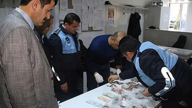 Dilencinin üzerinde 3 bin liranın üzerinde para çıktı