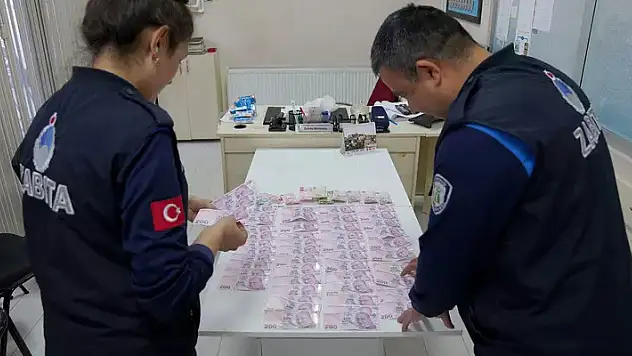 Dilencinin üzerinden çıkan para şaşkına çevirdi
