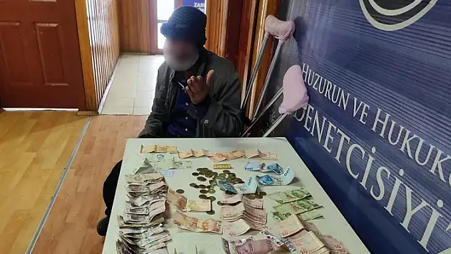 Dilenen şahsın cebinden 2 bin TL para çıktı
