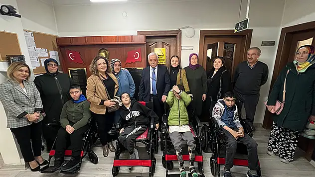 Diltaş öğrencileri ve öğretmenlerinden 4 öğrenciye akülü araç