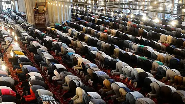 Din İşleri Yüksek Kurulu'ndan cuma namazı kararı