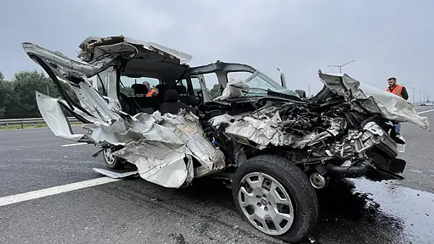 Dinlenme tesisine girmek isterken faciayı yaşadılar: 1'i ağır 3 yaralı

