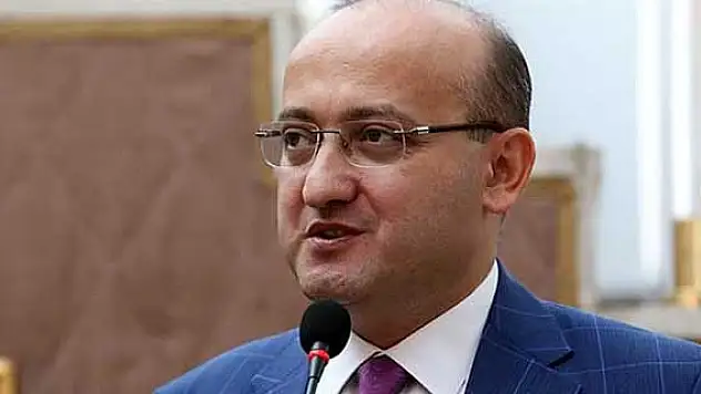 Dinlere sövmek marifet değil