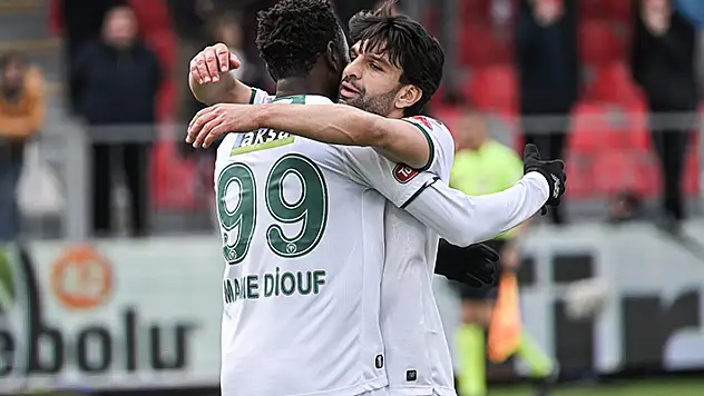Diouf orucu bozdu, Muric'ten ilk asist!