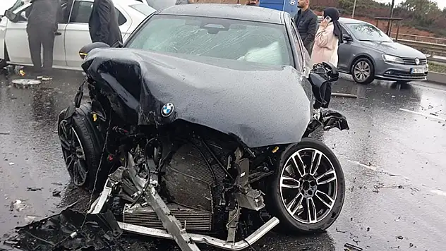 Direksiyon hakimiyetini kaybedip karşı şeride geçti: 2 ölü 2 yaralı