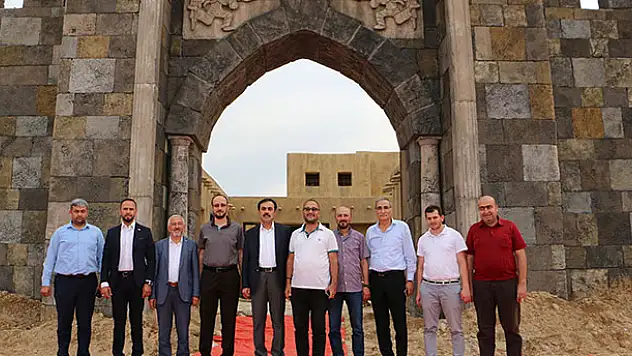 Direniş Karatay'a iş dünyasından destek