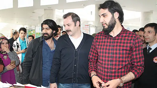 Diriliş Ertuğrul oyuncuları Kutluca ve Batuhan Konya Kitap Günleri'nde