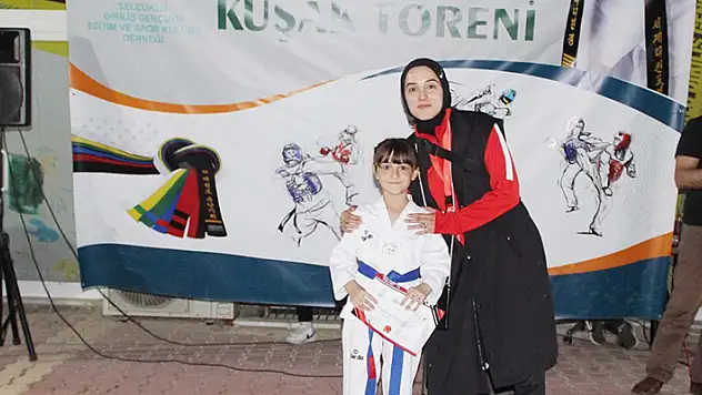 Diriliş Gençliğinde sertifikalar verildi
