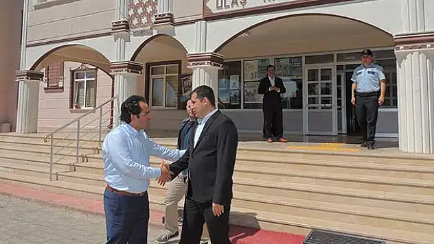 Divriği Kaymakamı Kaya, Ulaş Kaymakamı Altun'u ziyaret etti