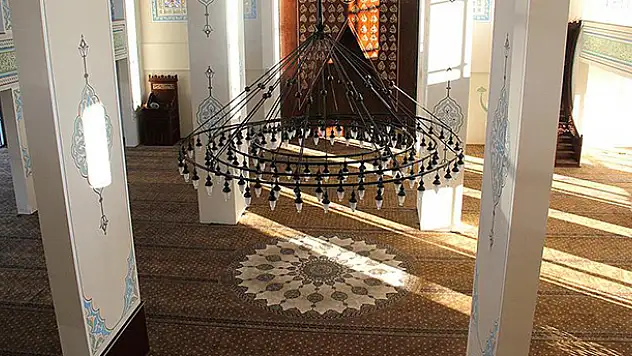 Diyanet camilerdeki avizeleri yenileyecek