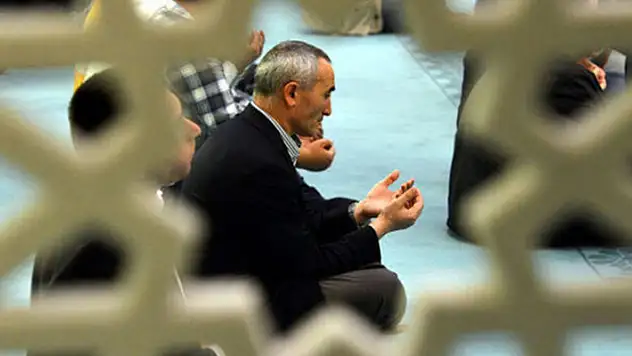 Diyanet ile adım adım Cuma namazı kılınışı