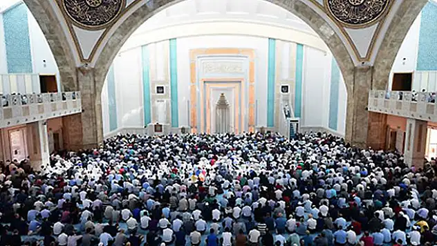 Diyanet İşleri Başkanı açıkladı: Camilerde cuma ve vakit namazları kılınmayacak
