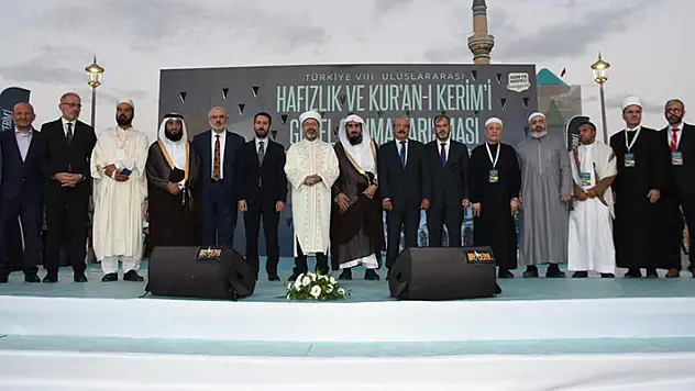 Diyanet İşleri Başkanı Erbaş: Halkımızın Kur'an-ı Kerim'i okumasına ve öğrenmesine rehberlik etmekteyiz
