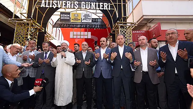Diyanet İşleri Başkanı Erbaş, Konya'da 'Tarihi Bedesten Alışveriş Günleri' etkinliğine katıldı
