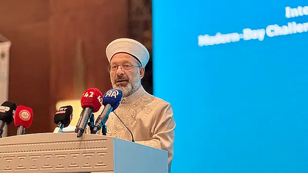 Diyanet İşleri Başkanı Erbaş, Uluslararası Aile Çalıştayı'nda konuştu