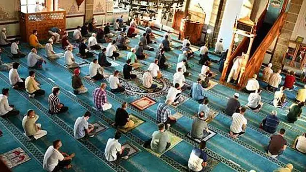 Diyanet'ten genelge: Camilerde saf düzeni yeniden eski sisteme dönecek