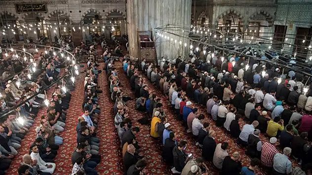 Diyanet'ten teravih kararı