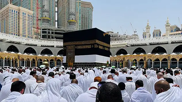 Diyanet: Turist vizesiyle hac ibadeti yapılamaz
