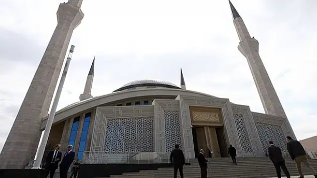 Diyanetten cuma namazı açıklaması