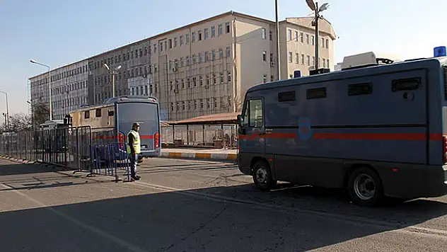 Diyarbakır'da 42 gözaltı! Aralarında HDP'li Belediye Başkanları da var