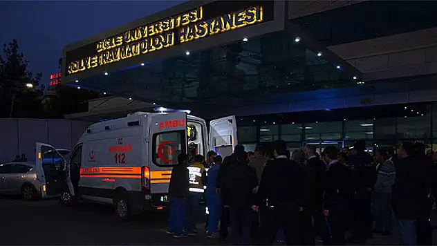 Diyarbakır'da askeri aracın geçişi sırasında patlama: 21 asker yaralı