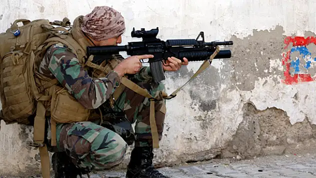 Diyarbakır'da çatışma ve patlama : 4 asker yaralandı