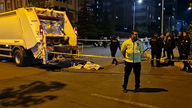 Diyarbakır'da çöp kamyonun çarptığı anne öldü, oğlu ağır yaralandı
