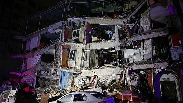 Diyarbakır'da depremlerde 363 kişinin öldüğü 5 binaya ilişkin 19 sanığa dava açıldı
