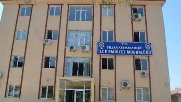Diyarbakır'da emniyete bombalı saldırı