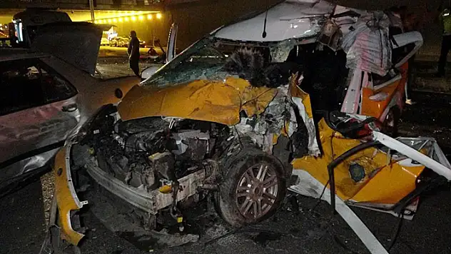 Diyarbakır'da feci kaza: 2 ölü, 8 ağır yaralı
