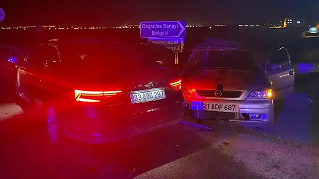 Diyarbakır'da iki otomobil çarpıştı: 1 ölü, 3 yaralı
