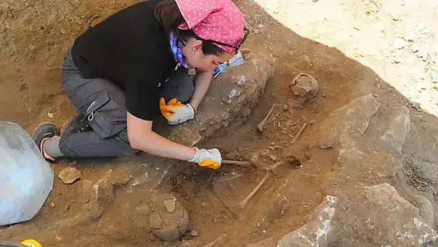 Diyarbakır'da kazı alanında bulunan gömülü çocuk sayısı 60'a çıktı

