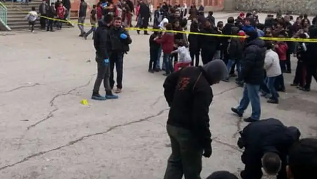Diyarbakır'da okula patlayıcı atıldı: 5 çocuk yaralı