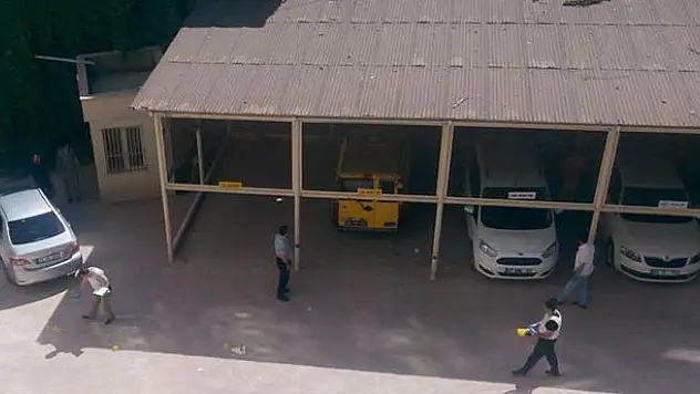Diyarbakır'da PTT binasına bombalı saldırı!